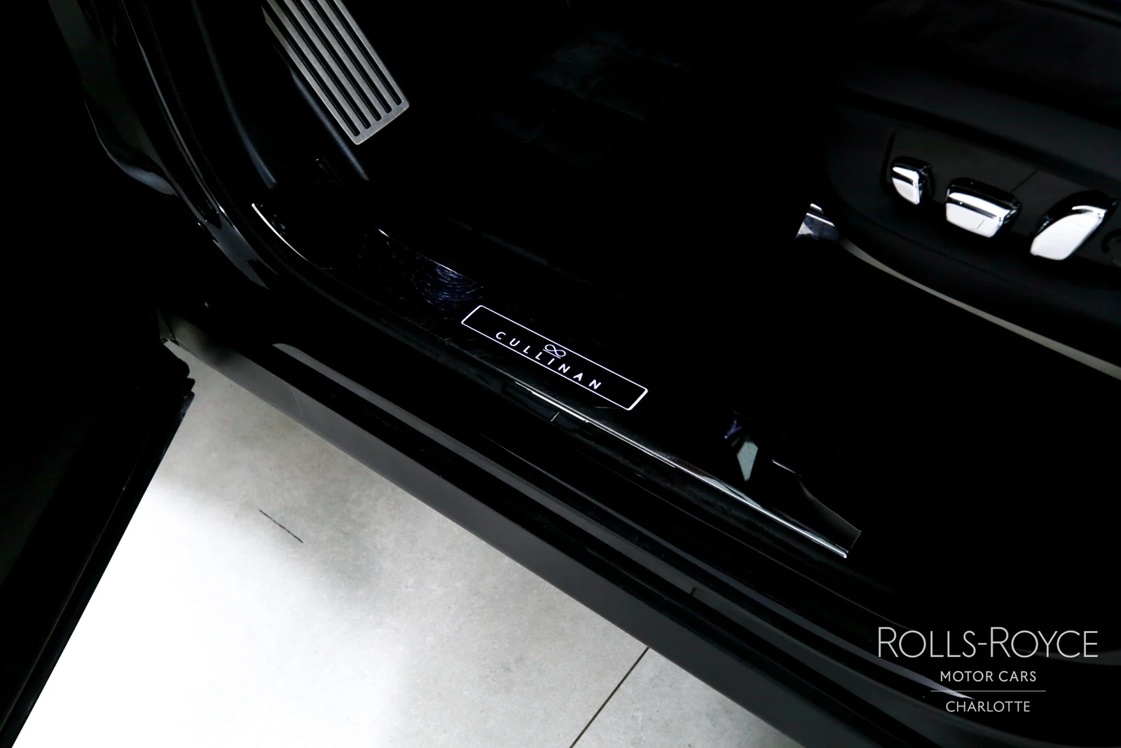 2020 Rolls-Royce Black Badge Cullinan, 12/29