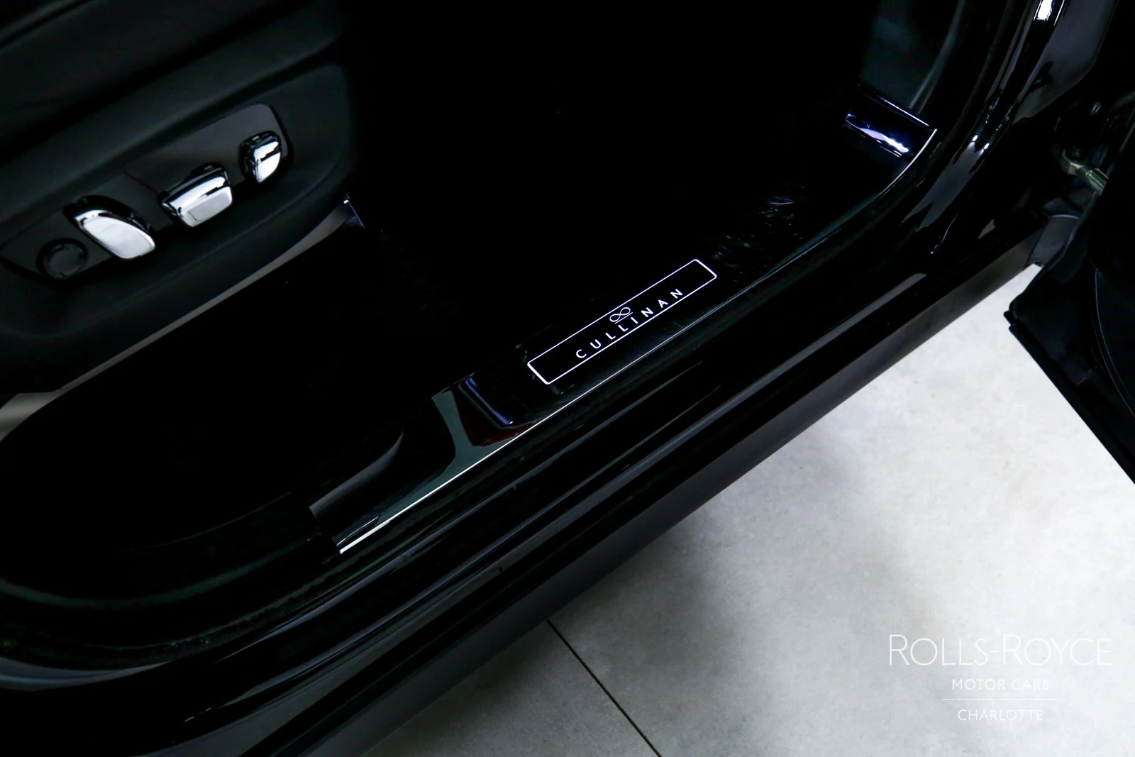 2020 Rolls-Royce Black Badge Cullinan, 22/29