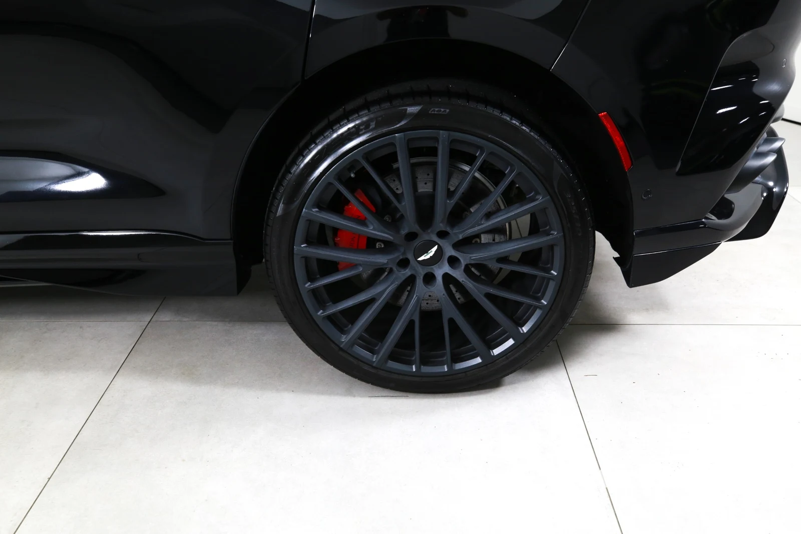 2023 Aston Martin DBX707, 28/30
