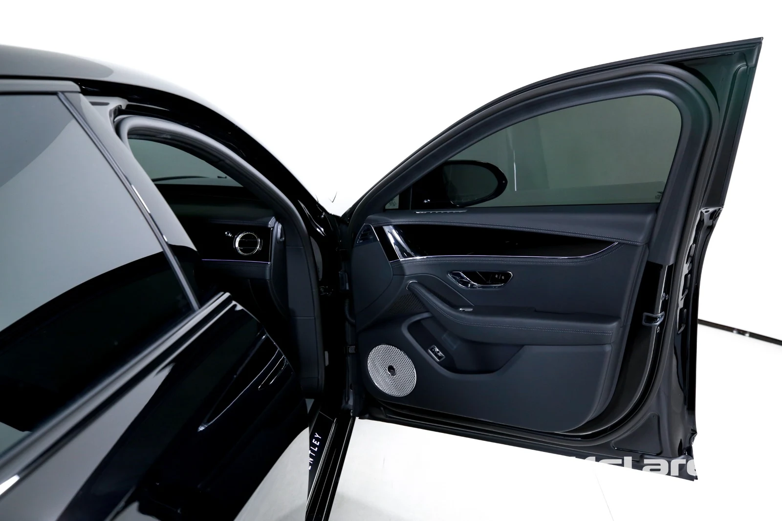 2025 Bentley Flying Spur Black Edition, 19/29