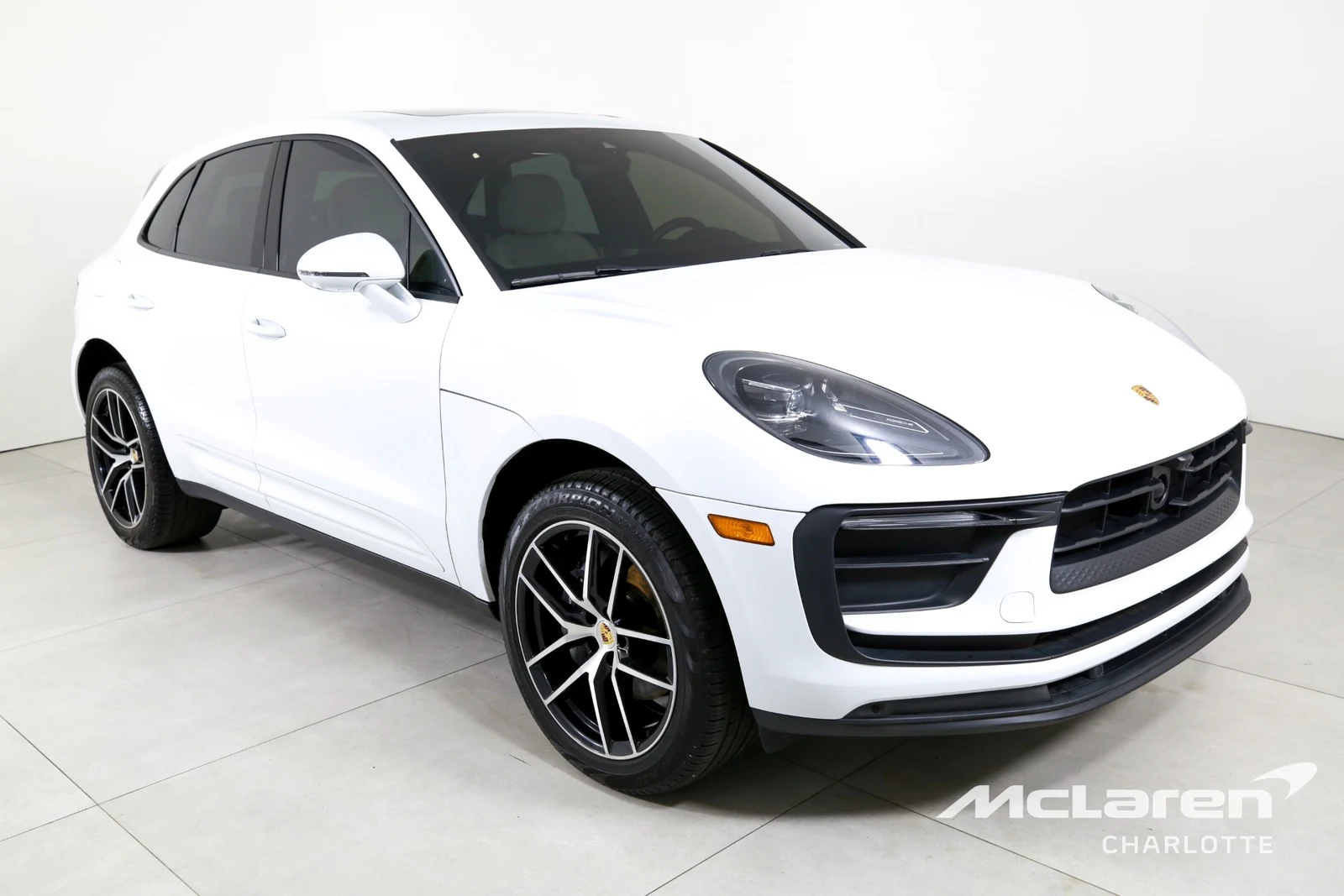 2024 Porsche Macan, 2/29