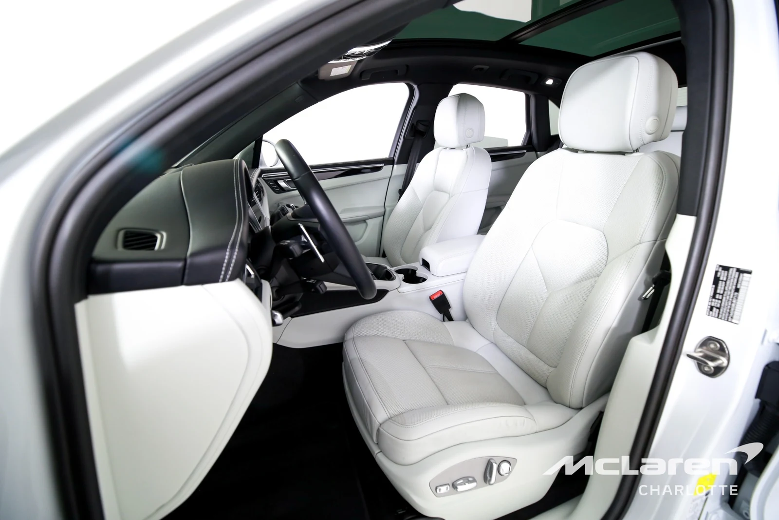 2024 Porsche Macan, 8/29