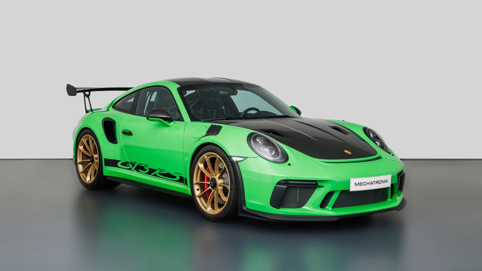 Lizard Green Porsche 911 GT3 RS (991.2), full front three-quarter view