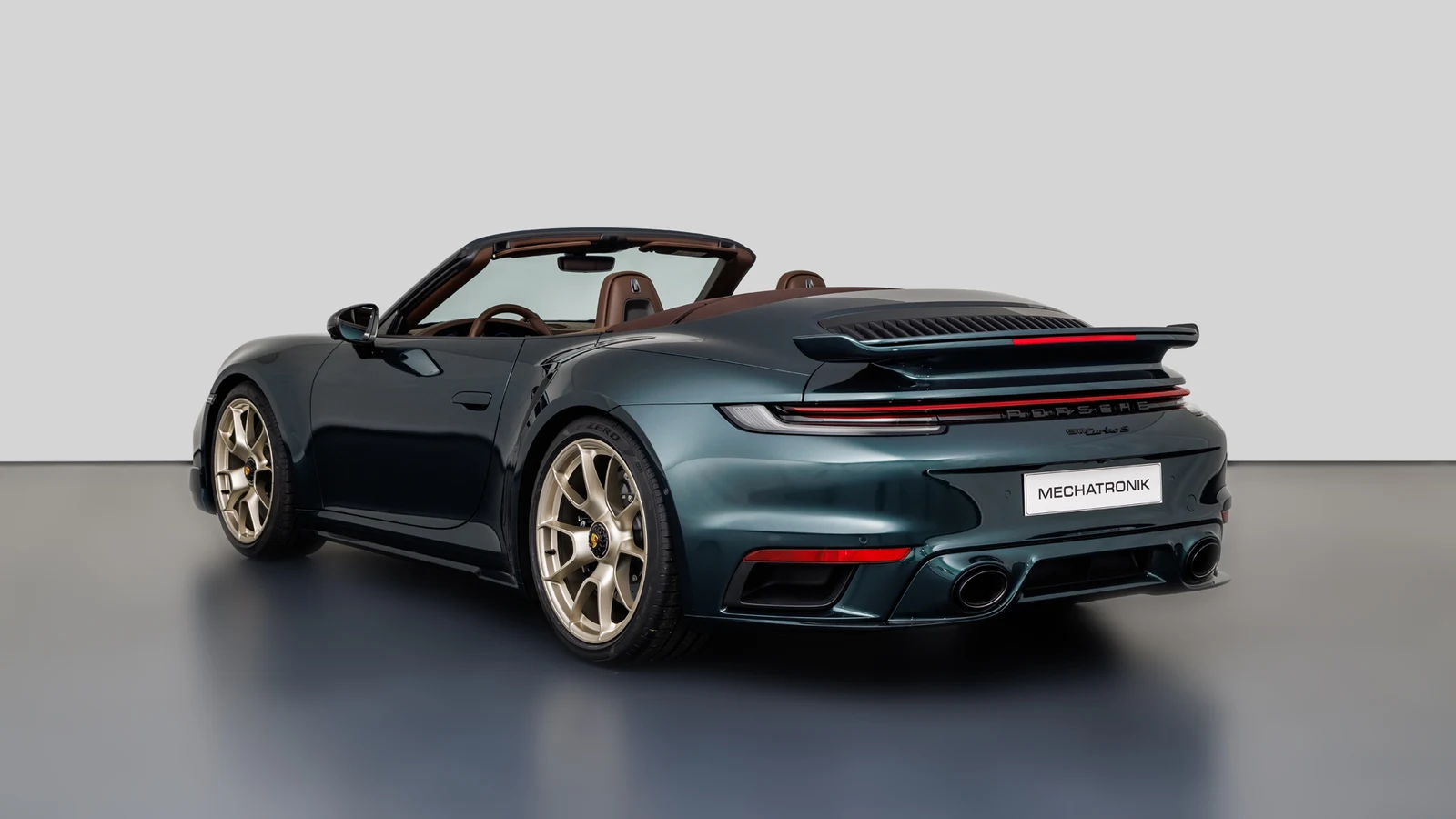 Porsche 911 Turbo S Cabriolet (992), 2/10
