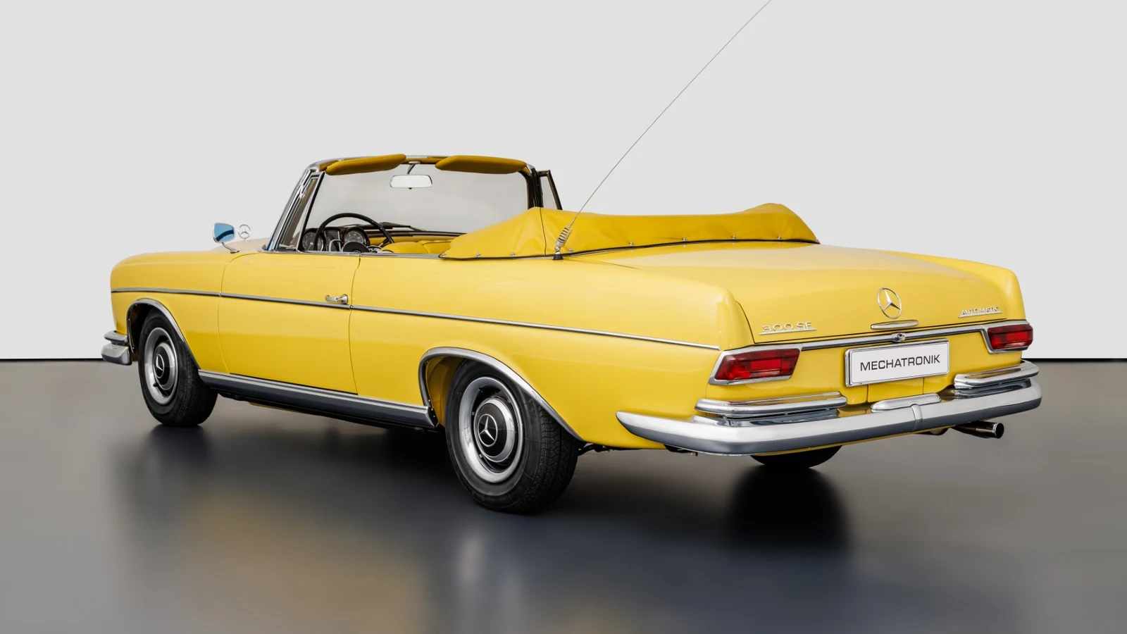 Mercedes-Benz 300 SE Cabriolet (W112), 2/10