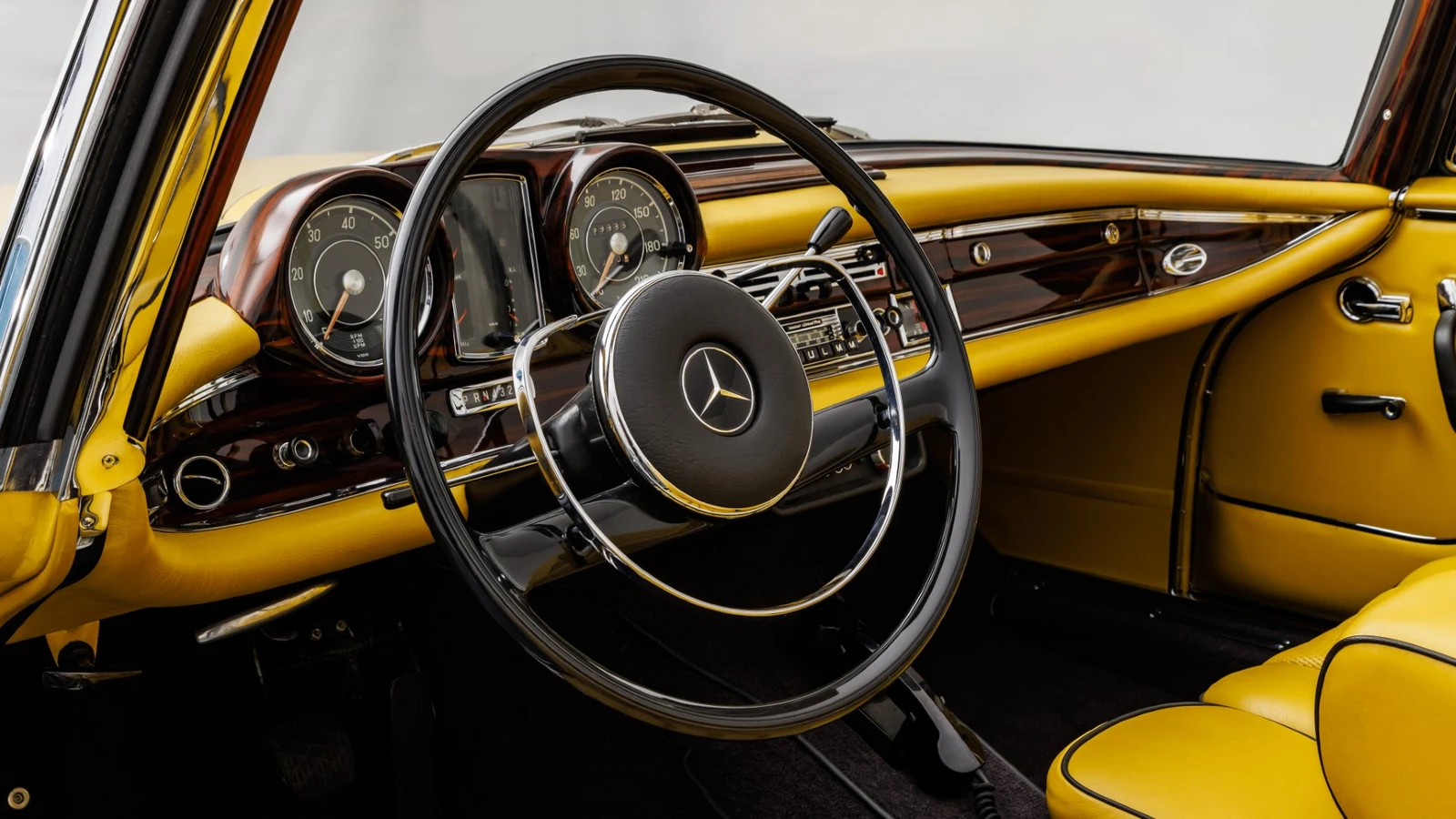 Mercedes-Benz 300 SE Cabriolet (W112), 8/10