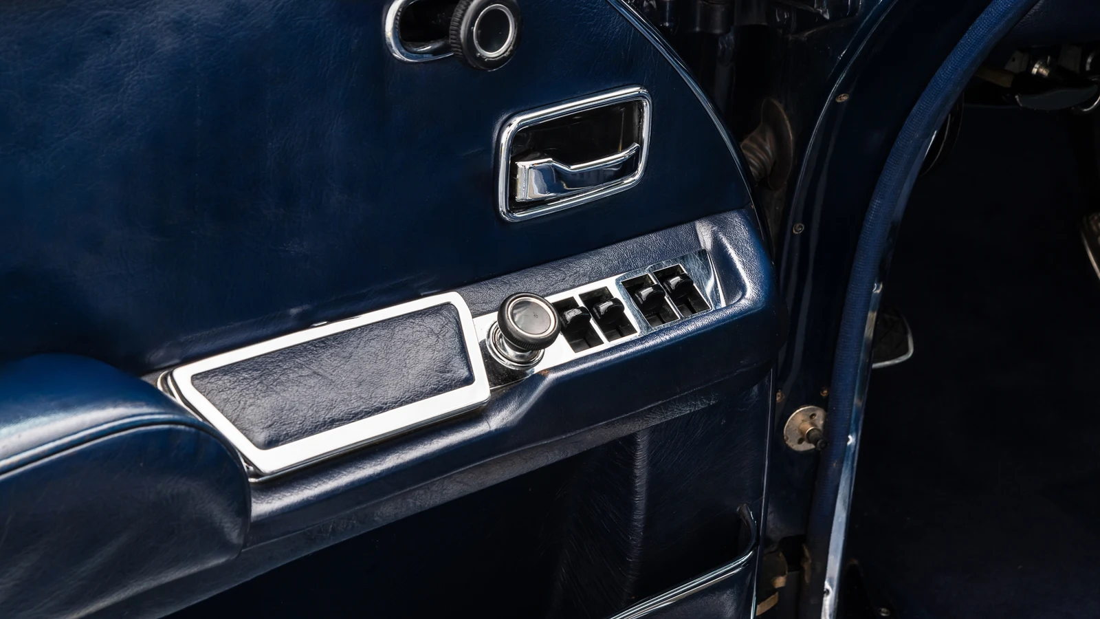 Mercedes-Benz 600 Pullman (W100), 7/10
