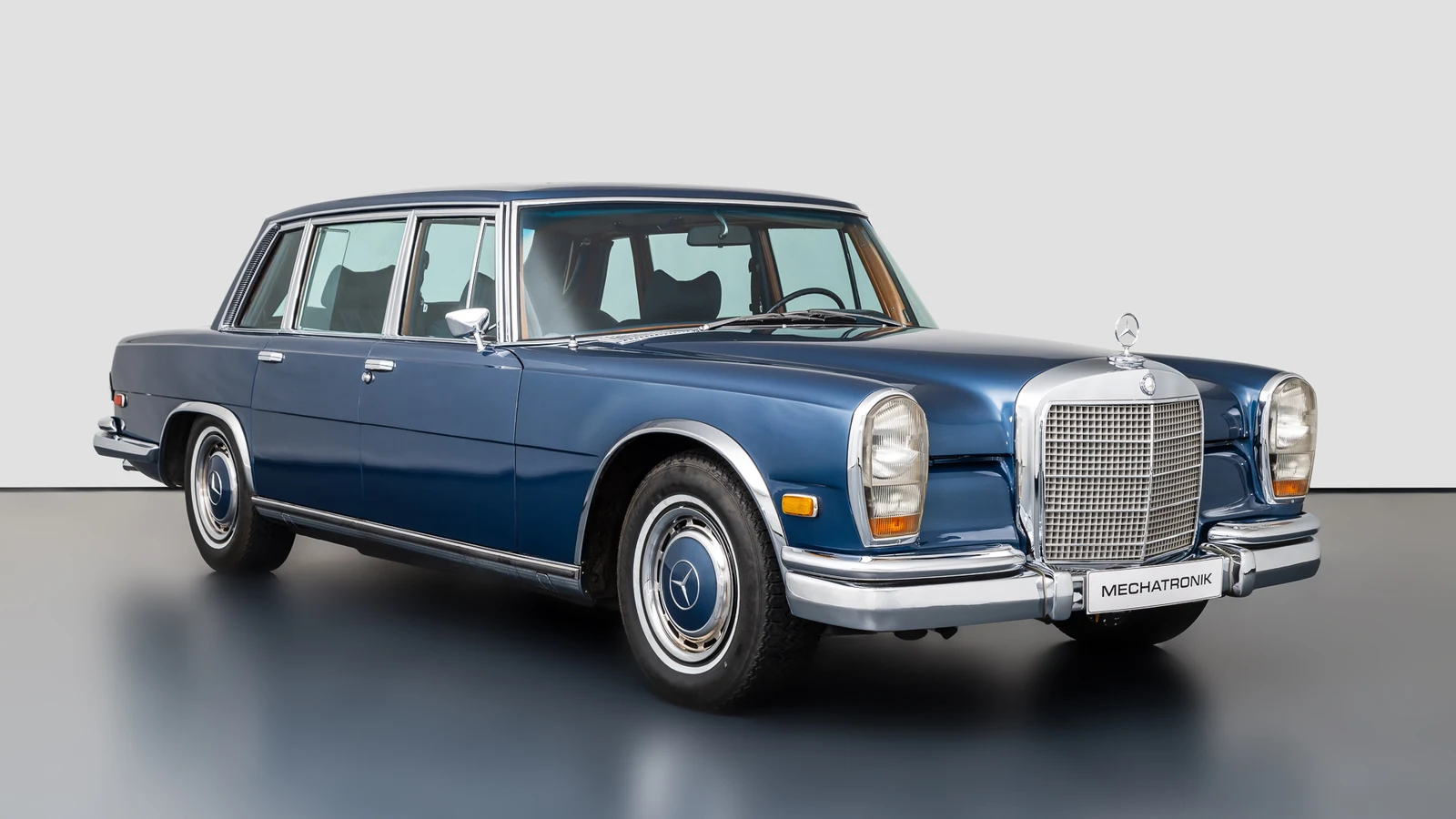Blue metallic Mercedes-Benz 600, full front three-quarter view