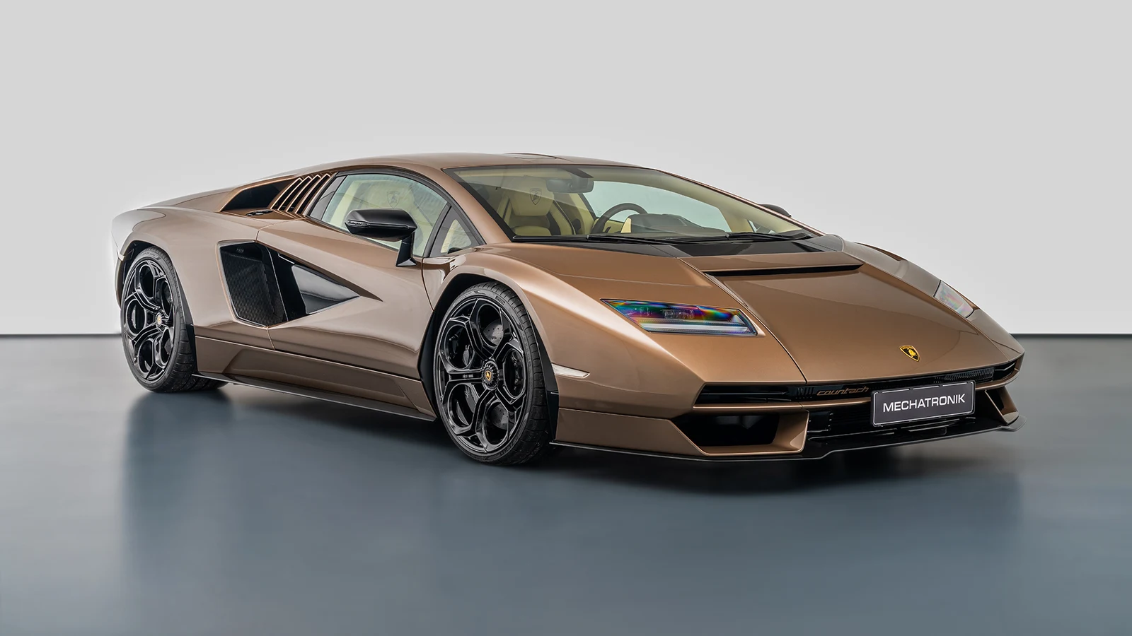 Luci del Bosco Lamborghini Countach LPI 800-4, full front three-quarter view