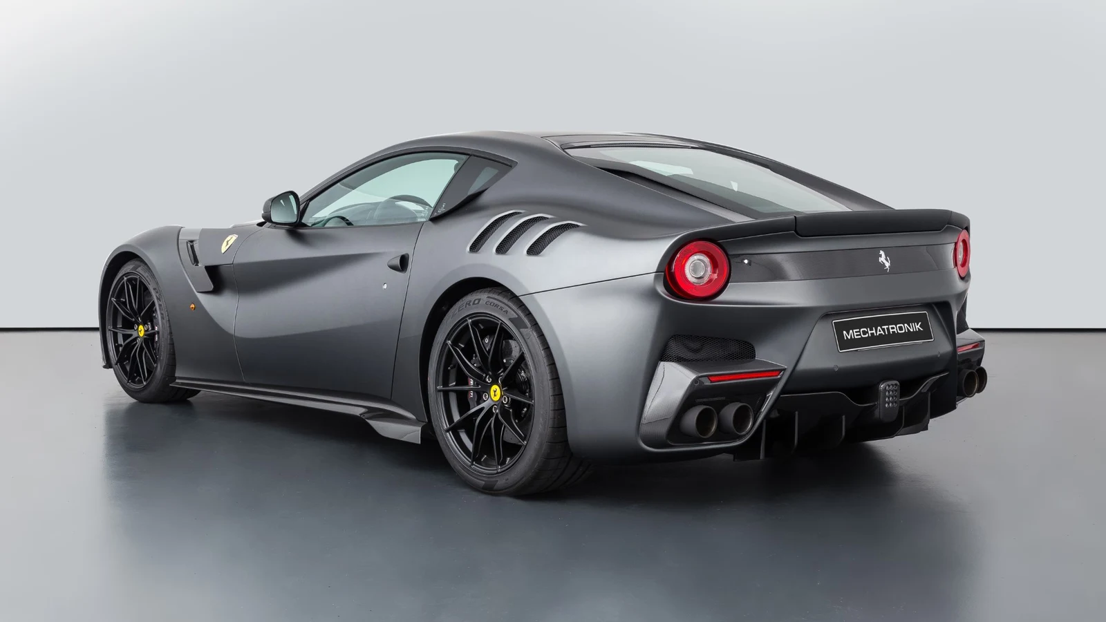 Ferrari F12tdf, 2/10