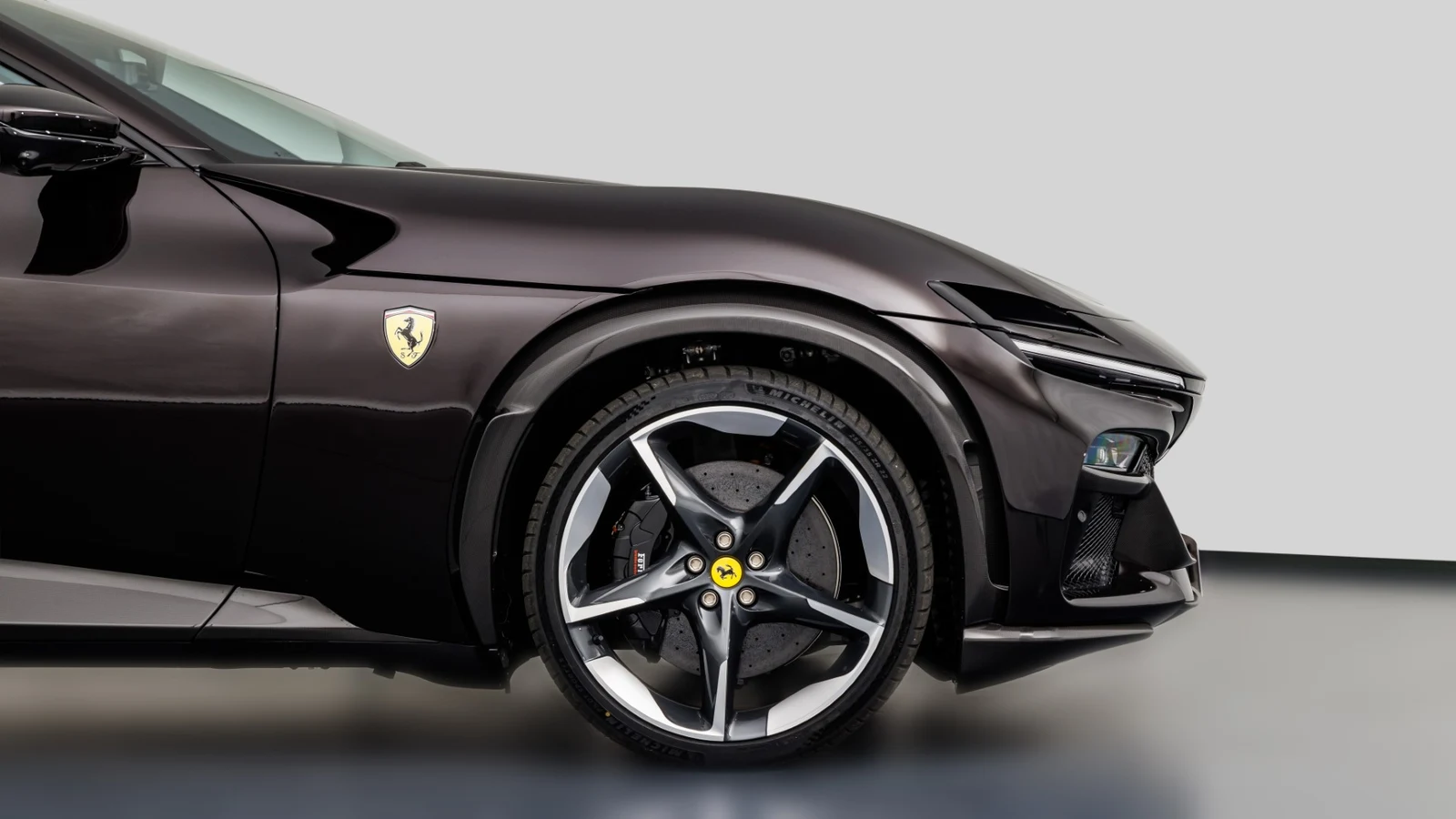 Ferrari Purosangue, 6/10
