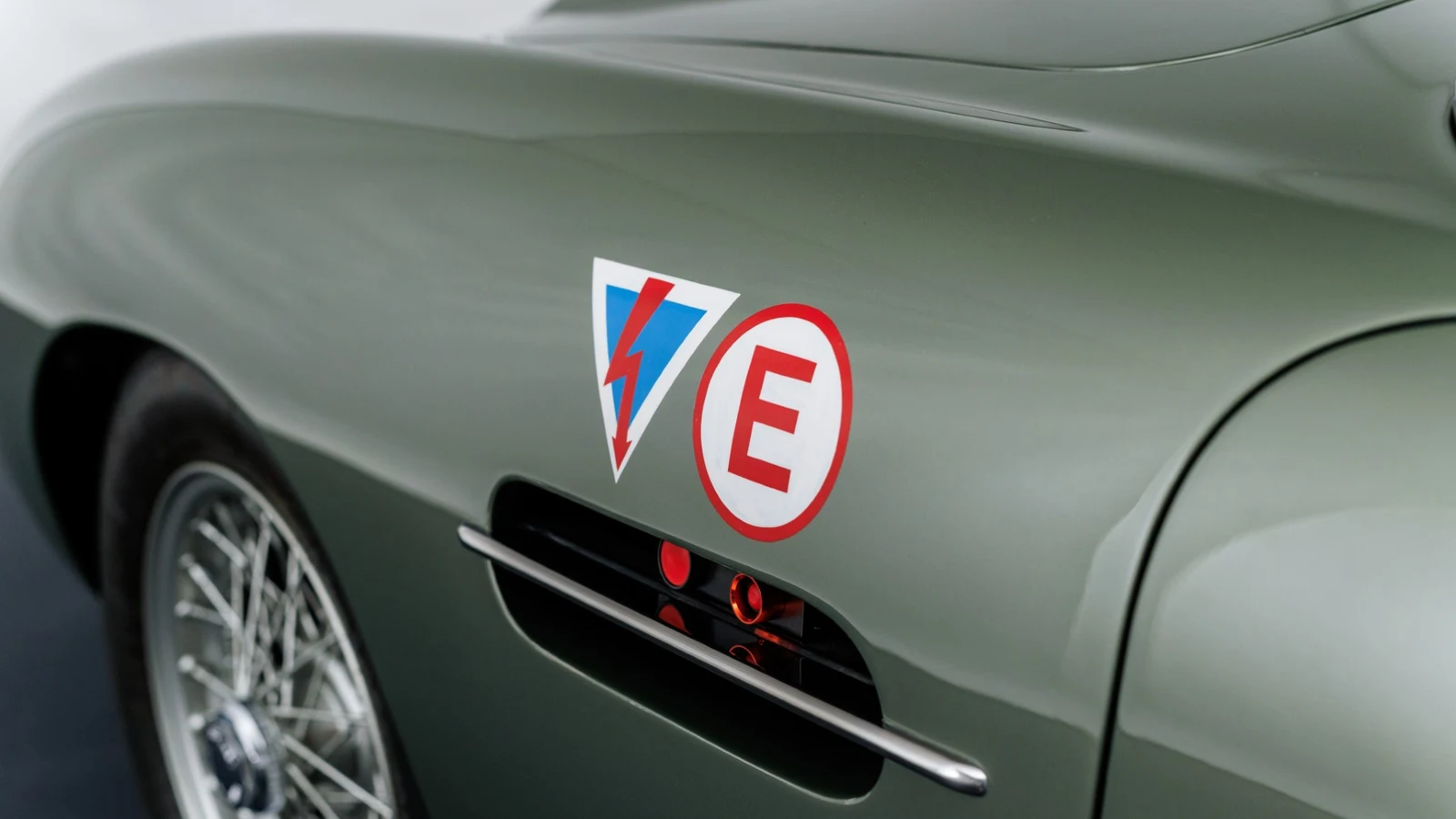 Aston Martin DB4 GT Continuation, 7/10