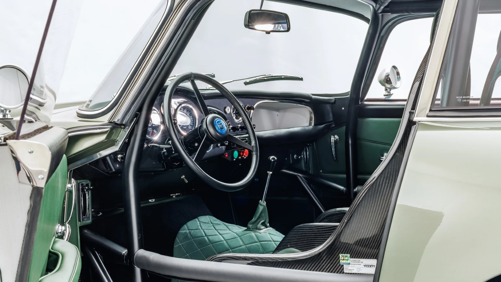 Aston Martin DB4 GT Continuation, 8/10