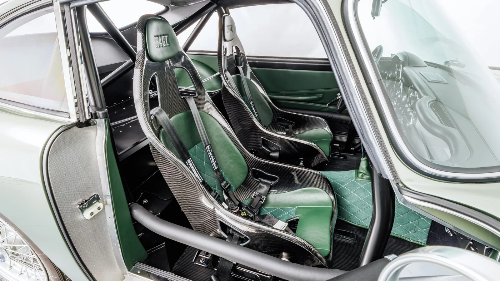 Aston Martin DB4 GT Continuation, 9/10