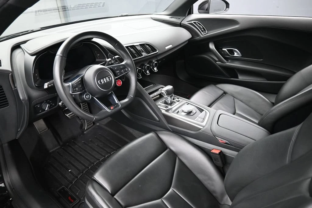 2018 Audi R8 V10 RWD interior, Black