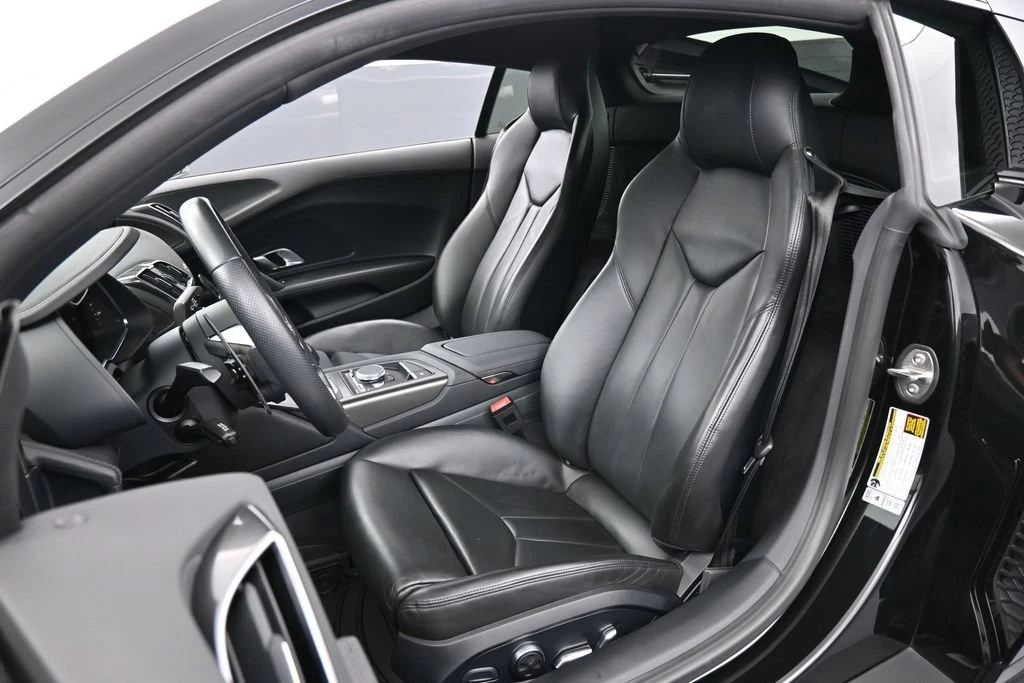 2018 Audi R8 V10 RWD interior, seats, Black