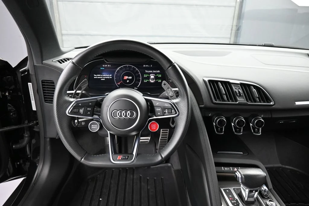 2018 Audi R8 V10 RWD interior, Black