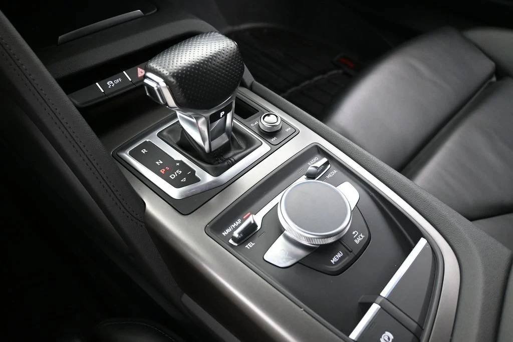 2018 Audi R8 V10 RWD interior, center console, Black