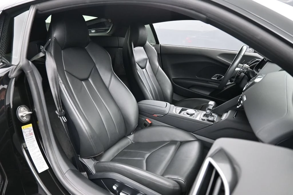 2018 Audi R8 V10 RWD interior, seats, Black