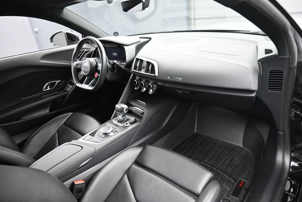2018 Audi R8 V10 RWD interior, Black