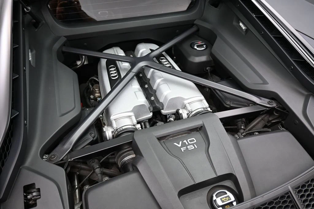 2018 Audi R8 V10 RWD engine