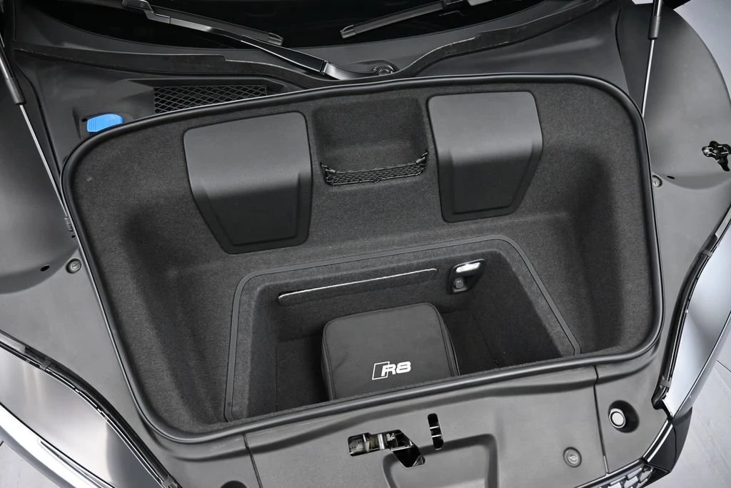 2018 Audi R8 V10 RWD trunk