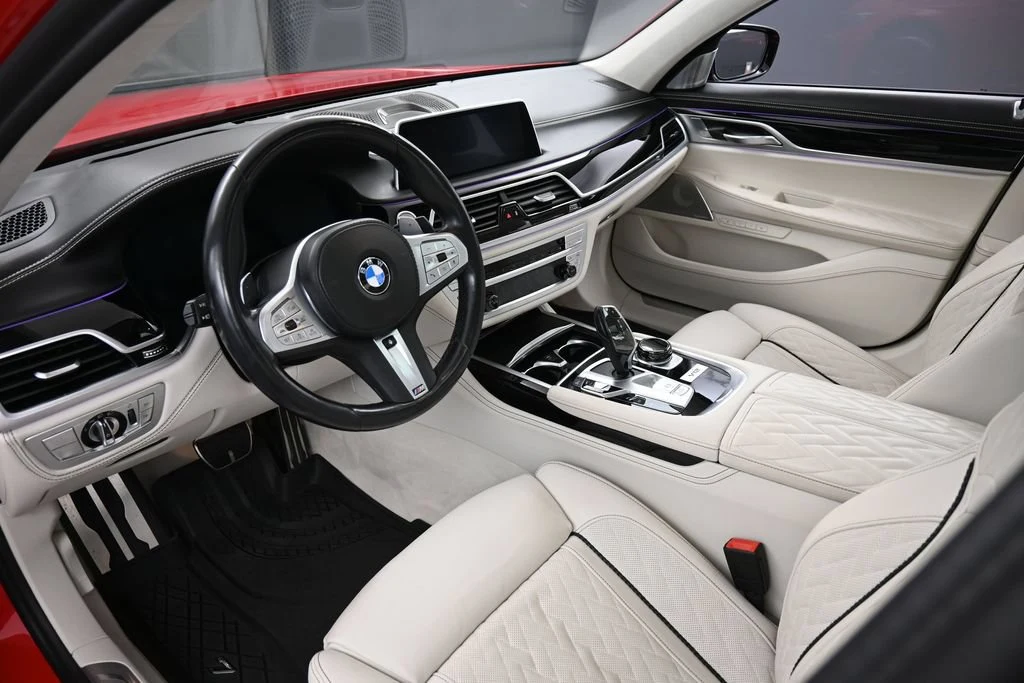 2022 BMW M760i xDrive interior, Ivory White/Black