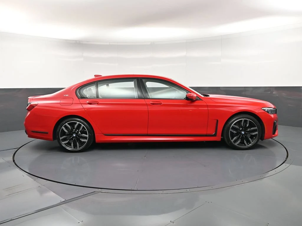 2022 BMW M760i xDrive, side profile, Black