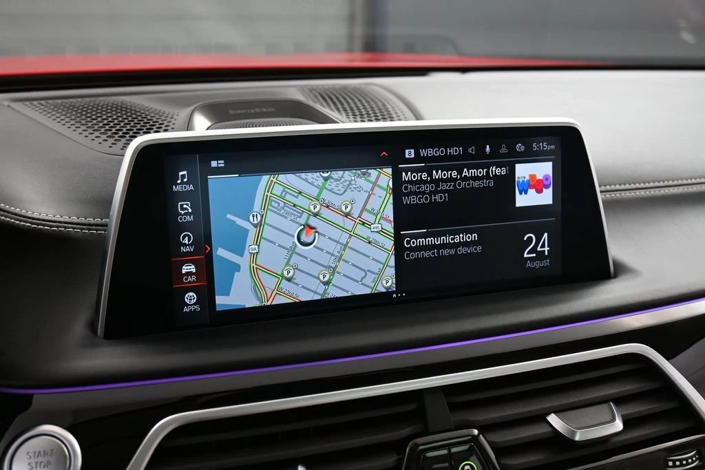2022 BMW M760i xDrive interior, Ivory White/Black