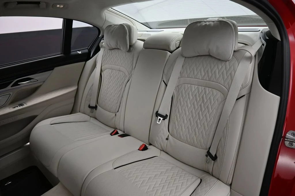 2022 BMW M760i xDrive interior, seats, Ivory White/Black