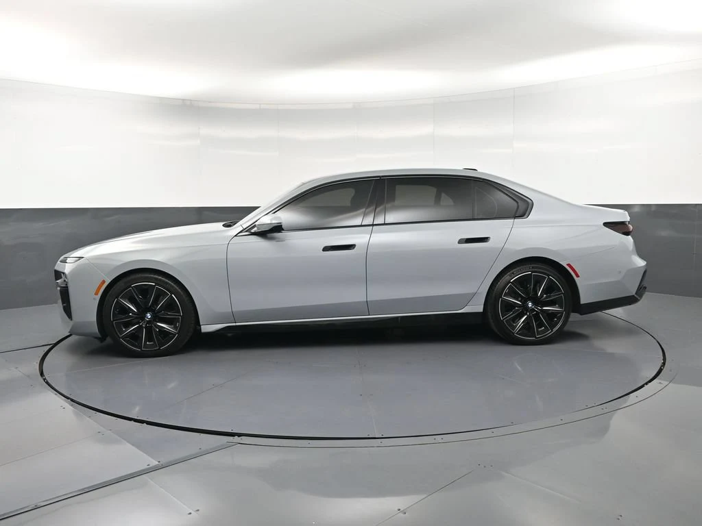 2025 BMW 760i xDrive, side profile, Grey