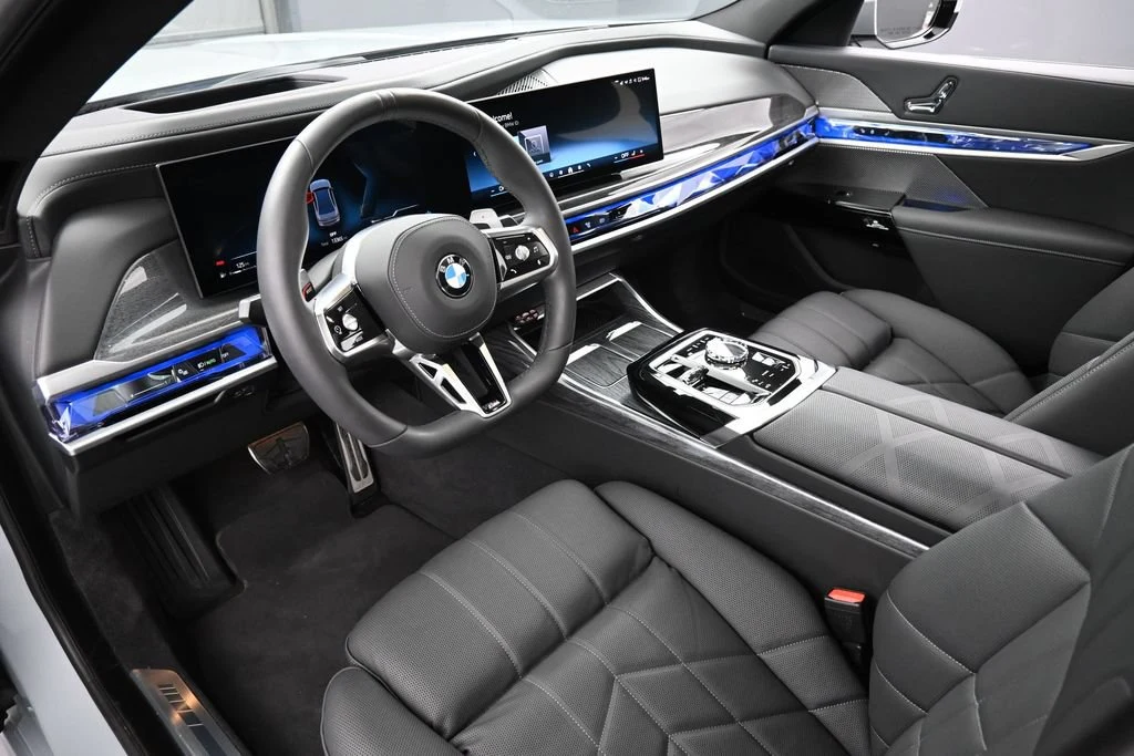 2025 BMW 760i xDrive interior, Black