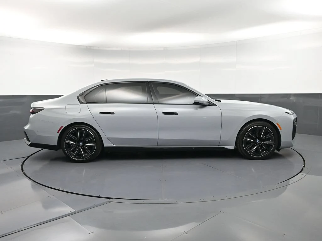 2025 BMW 760i xDrive, side profile, Grey