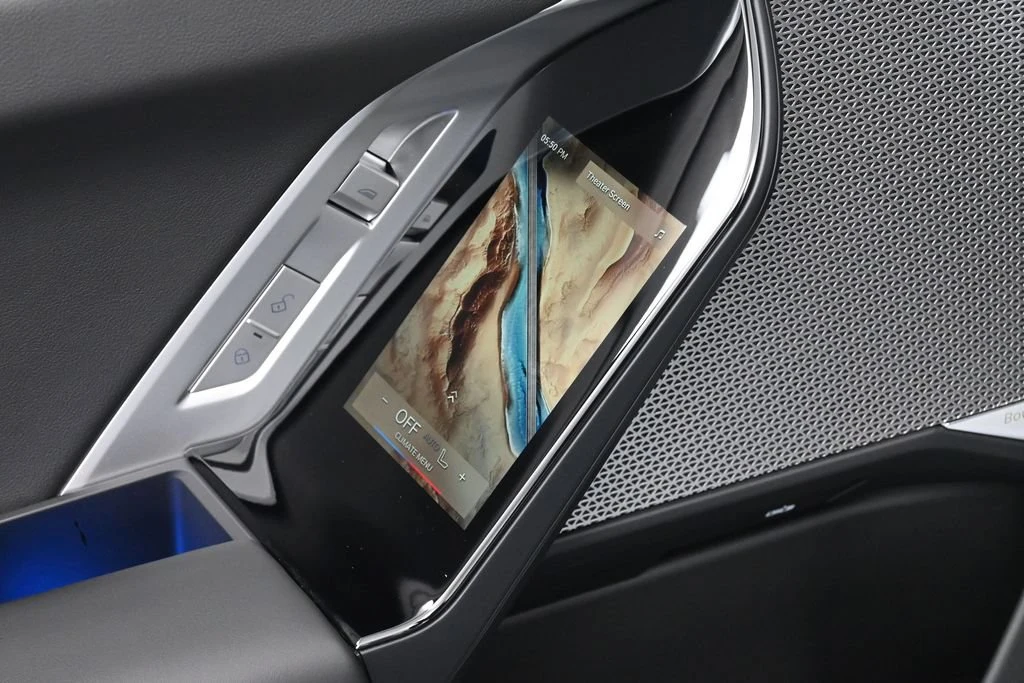 2025 BMW 760i xDrive interior, door panel, Black