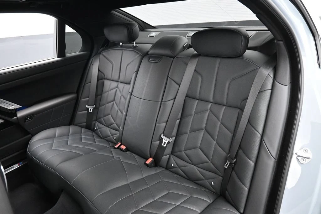 2025 BMW 760i xDrive interior, seats, Black