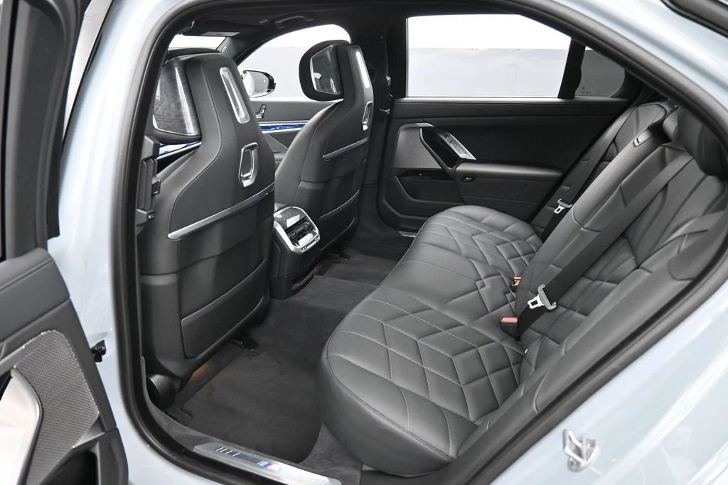 2025 BMW 760i xDrive interior, seats, Black