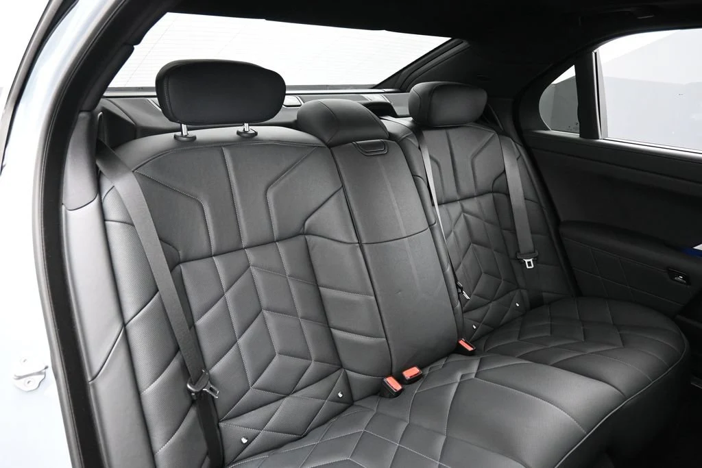 2025 BMW 760i xDrive interior, seats, Black
