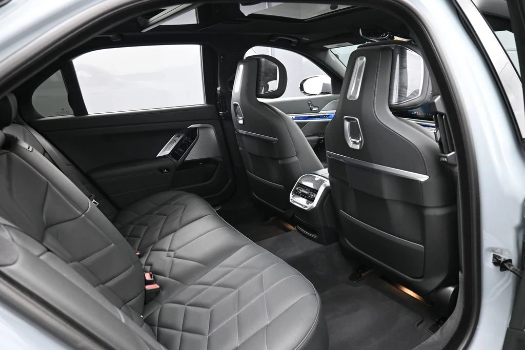 2025 BMW 760i xDrive interior, seats, Black