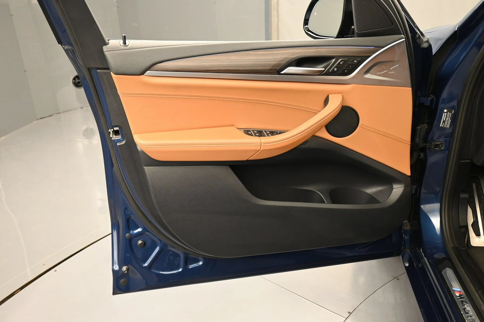 2019 BMW X3 M40i interior, door panel, Cognac