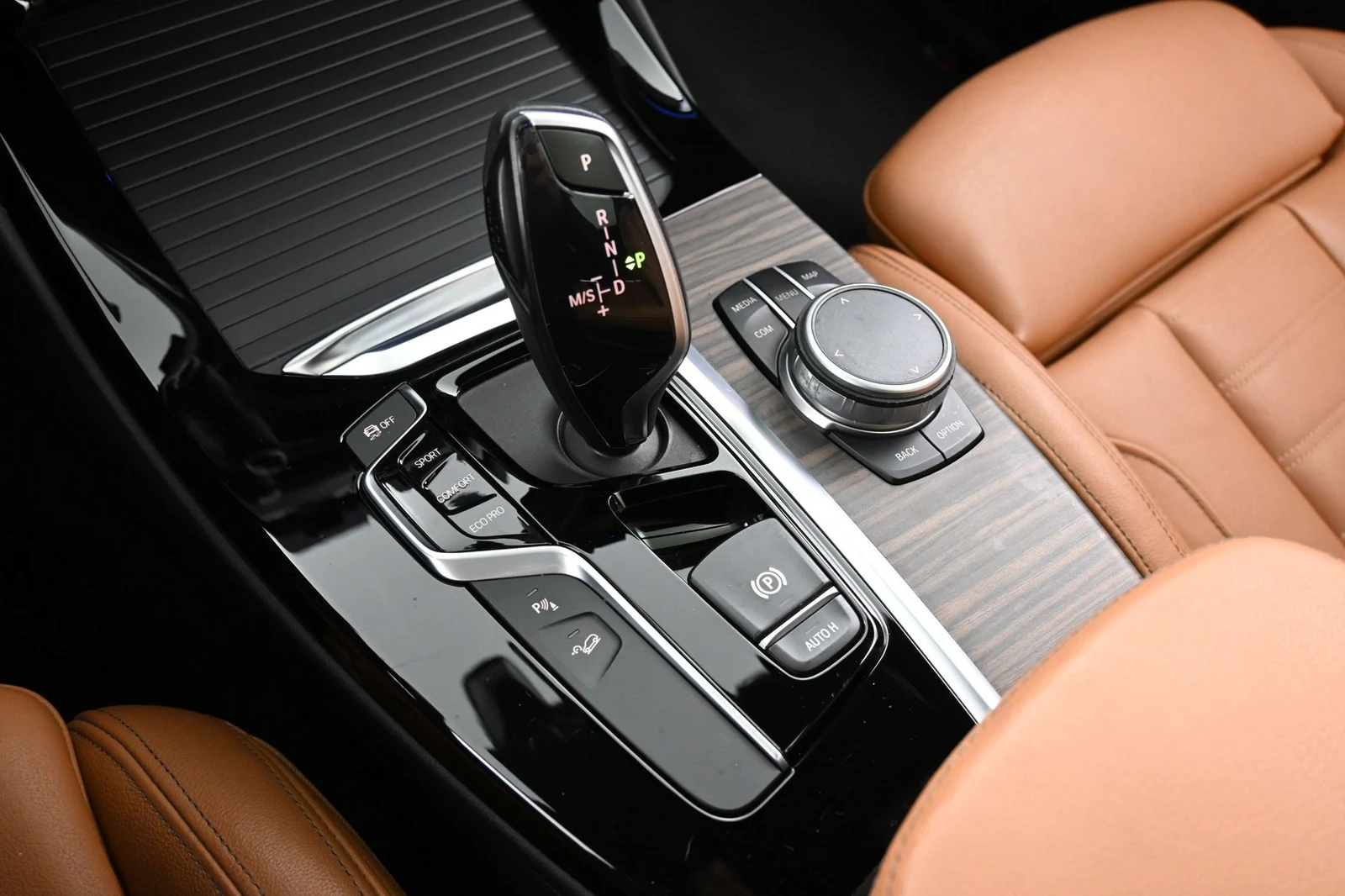 2019 BMW X3 M40i interior, center console, Cognac
