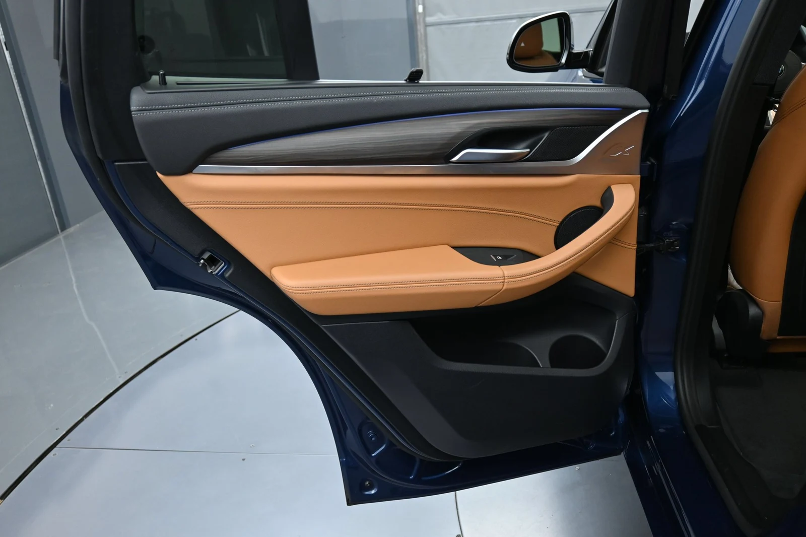 2019 BMW X3 M40i interior, door panel, Cognac