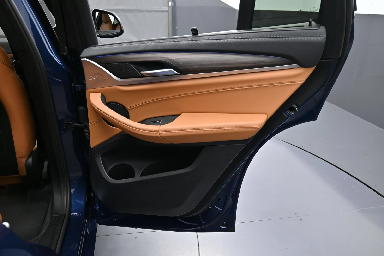 2019 BMW X3 M40i interior, door panel, Cognac