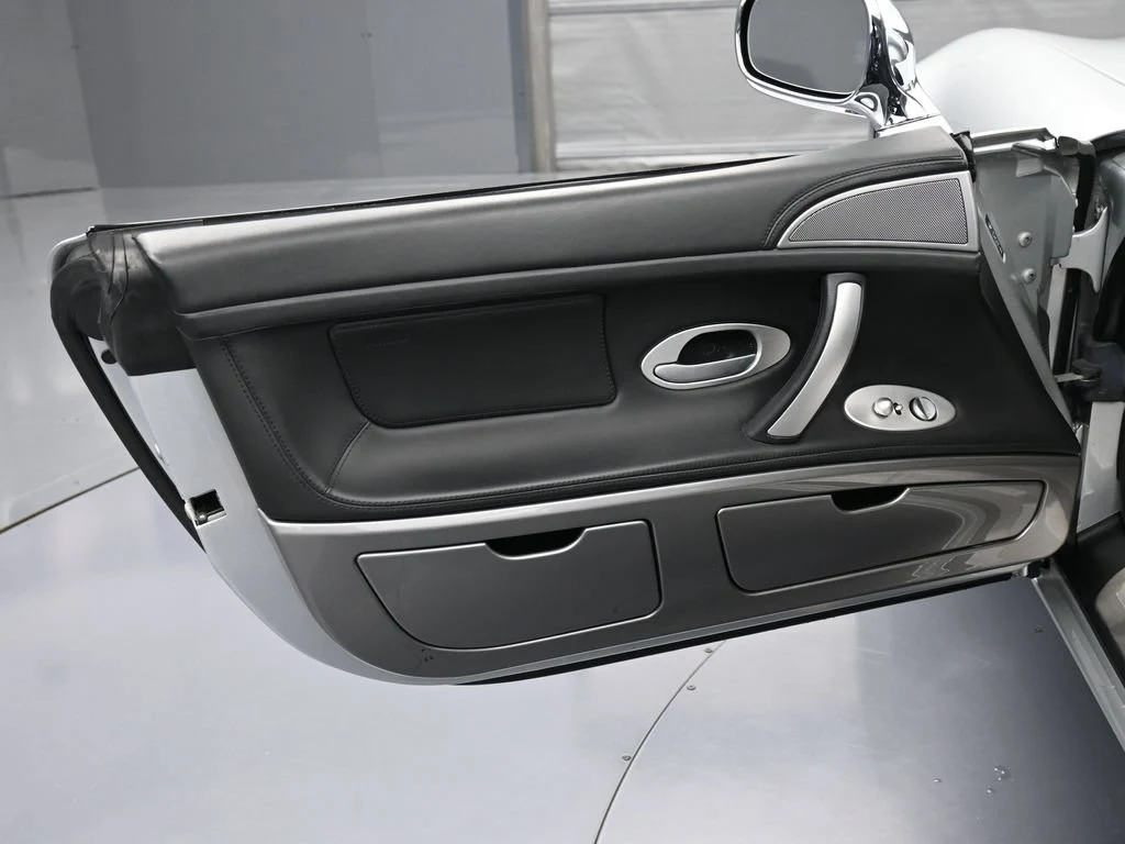 2001 BMW Z8 interior, door panel, Black/Black