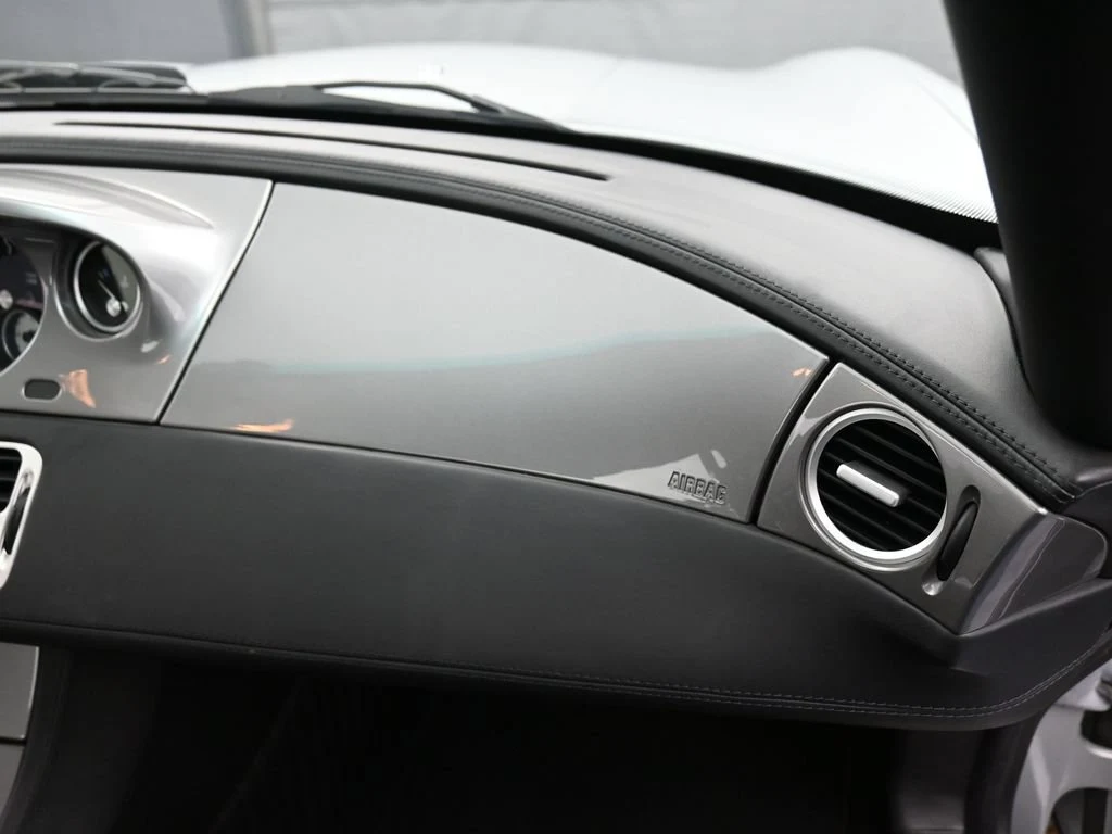 2001 BMW Z8 interior, door panel, Black/Black
