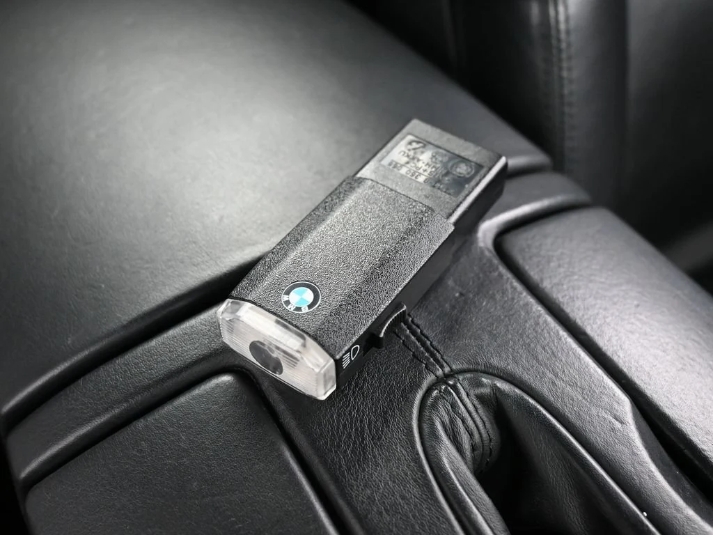 2001 BMW Z8 interior, door panel, Black/Black