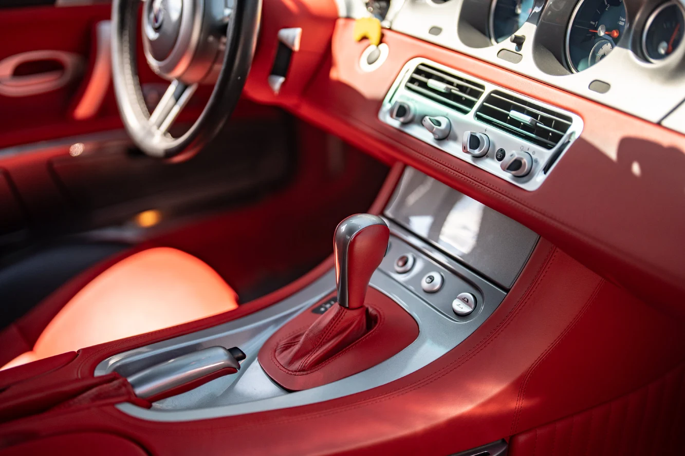 2003 Alpina Roadster V8 interior, center console, Red