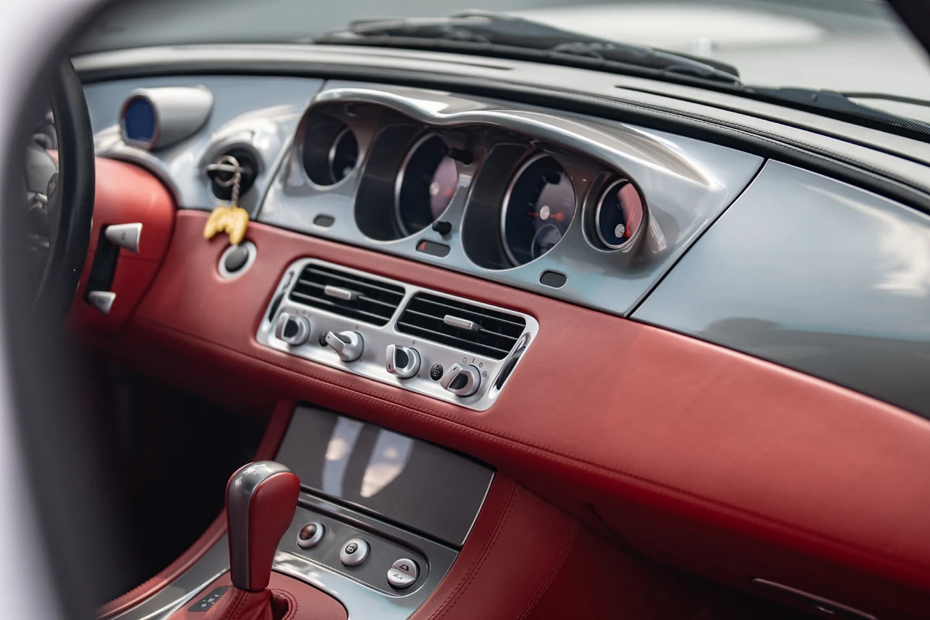 2003 Alpina Roadster V8 interior, dashboard, Red