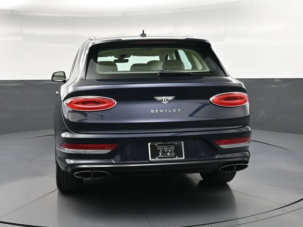 2021 Bentley Bentayga V8, rear three-quarter view, Blue