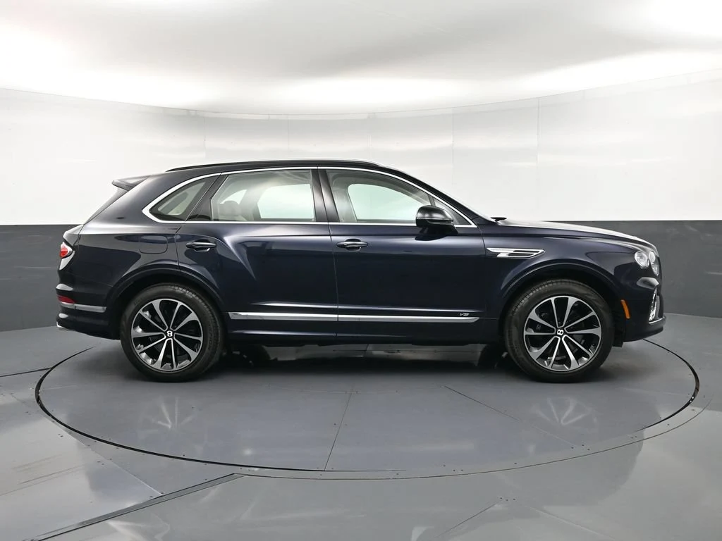 2021 Bentley Bentayga V8, side profile, Blue