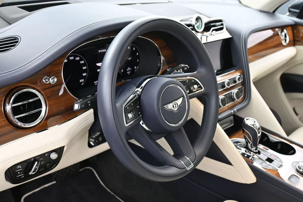 2021 Bentley Bentayga V8 interior, Linen Hide